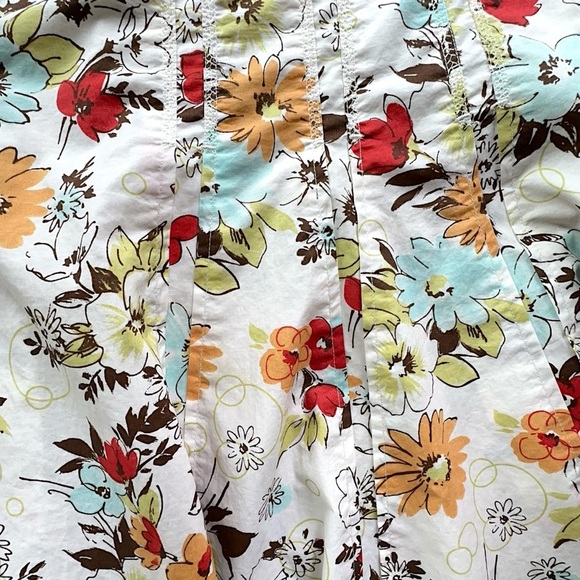 CABI | PURE COTTON FLORAL PLEATED PALAPA SKIRT GORED MULTICOLOR | SIZE: 10 - Picture 4 of 7